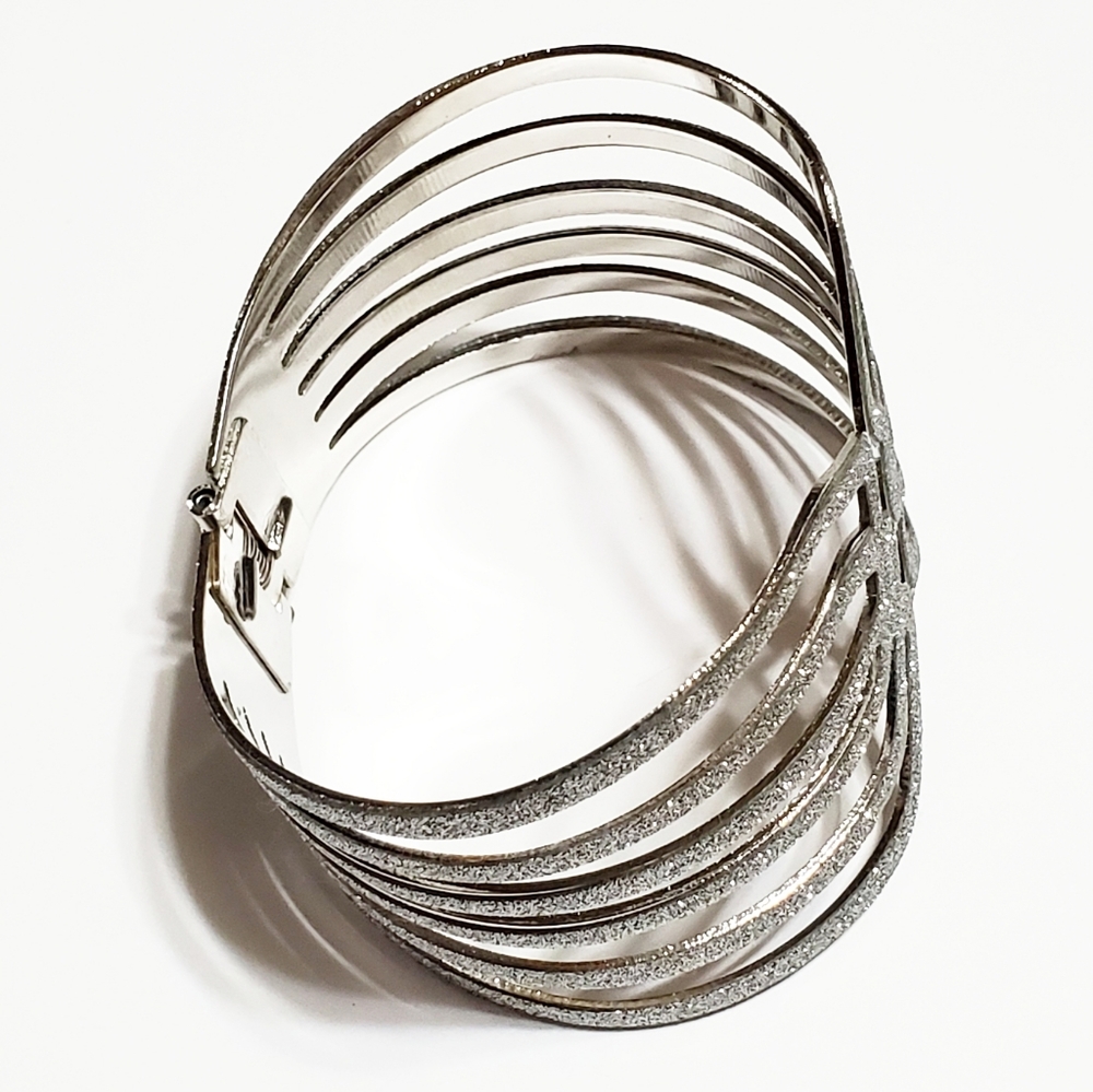 Bracelet Silver Glittery Spring Cuff - Picture 5 of 7